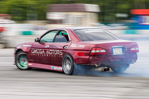 Облаву на дрифтеров устроили полицейские на парковке вблизи «Сибирь-Арены»