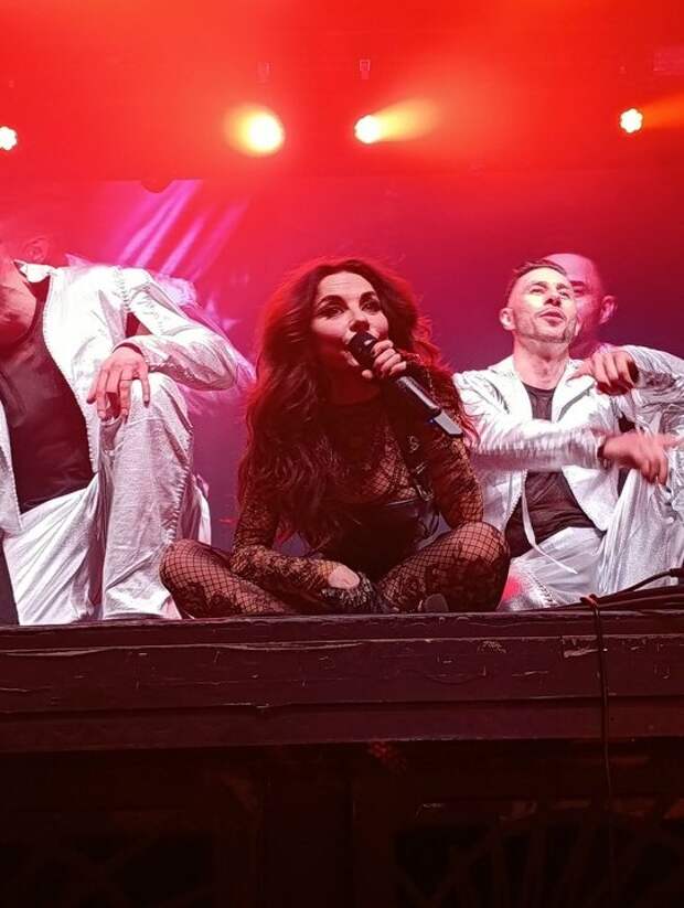 Солистка группы «Винтаж» поцеловала кировчанина на своем концерте