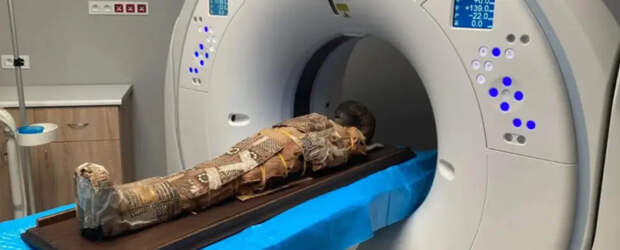 Под бинтами 2000‑летней мумии был спрятан таинственный предмет