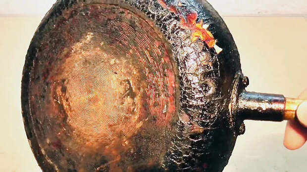 Как очистить сковородку от векового нагара до состояния новой