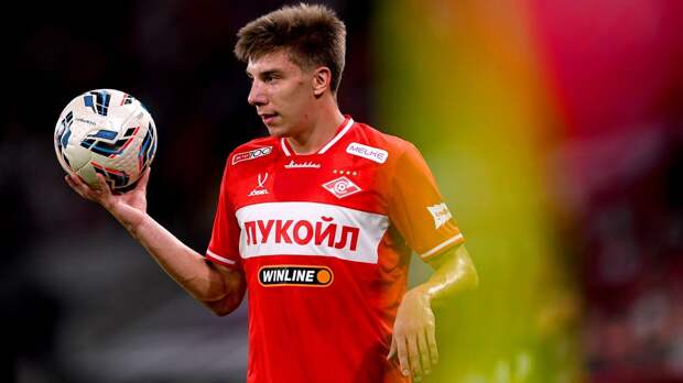 Дмитриев считает, что Карасев должен был удалить Энрике: «В сторону «Спартака» пенальти ставят, а тут даже не фол»