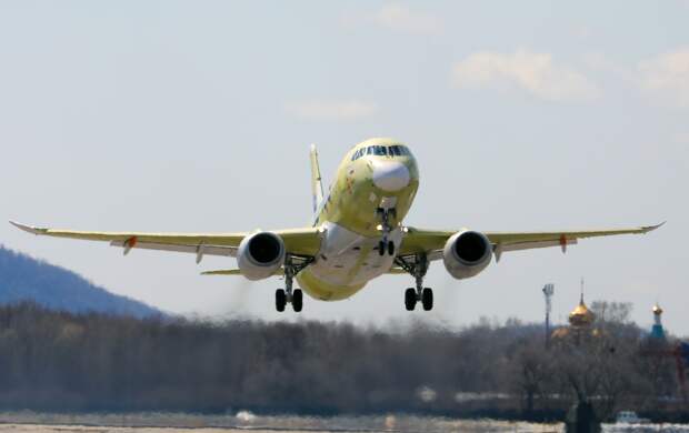 Поставки импортозамещенного самолета SJ-100 перенесли