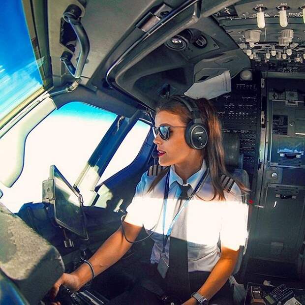 Эта девушка — пилотесса Boeing 737, но свободное время она уделяет совершенно неожиданному хобби.