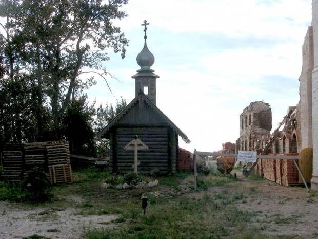 Фото достопримечательностей Европейской части России: На территории Спаса Каменного