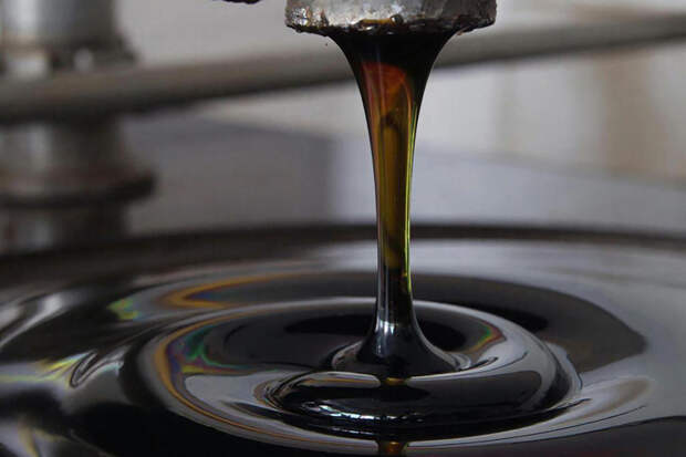 После атак на суда цена на нефть снова подскочила выше 100 долларов