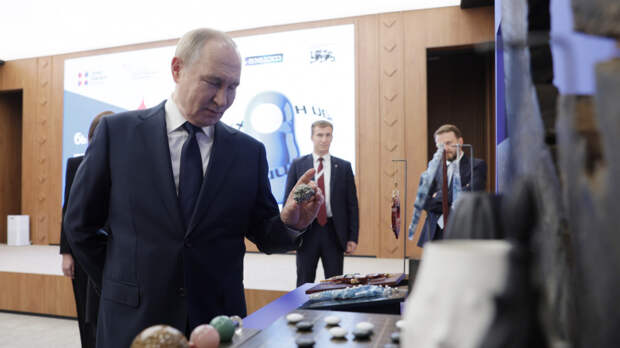 «Новый этап технологического развития»: Путин посетил форум АСИ