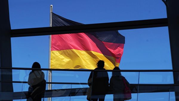 Флаг Германии на здании Рейхстага