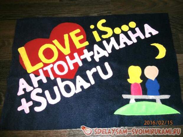 Декоративная подушка Love is