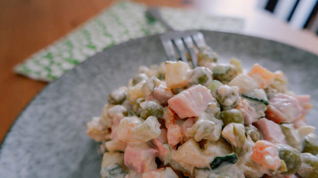 История салата оливье: как менялось главное новогоднее блюдо за 150 лет