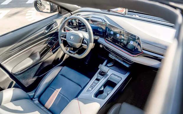 Просторный салон, шустрый мотор,  цена от 2,6 млн: чего не хватает этому «китайцу» до идеала