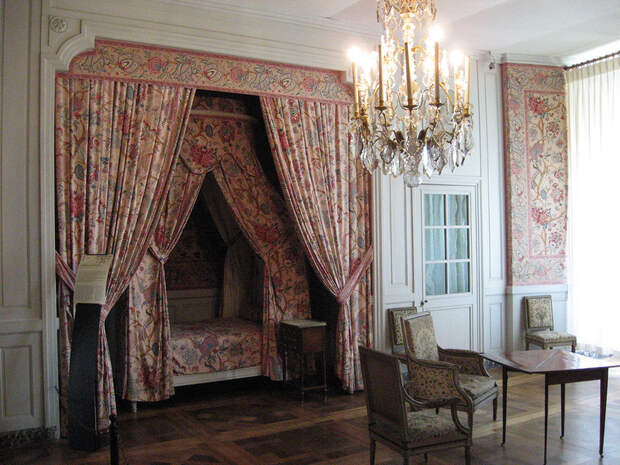 Chвteau de Chambord - these apartments were modified by Louis XIV, hence they are more