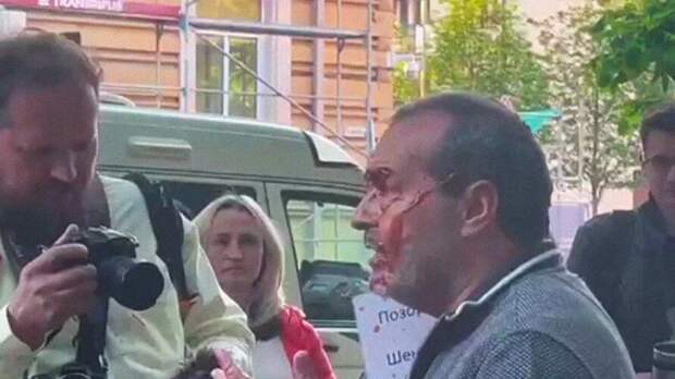 Шендеровича облили кетчупом