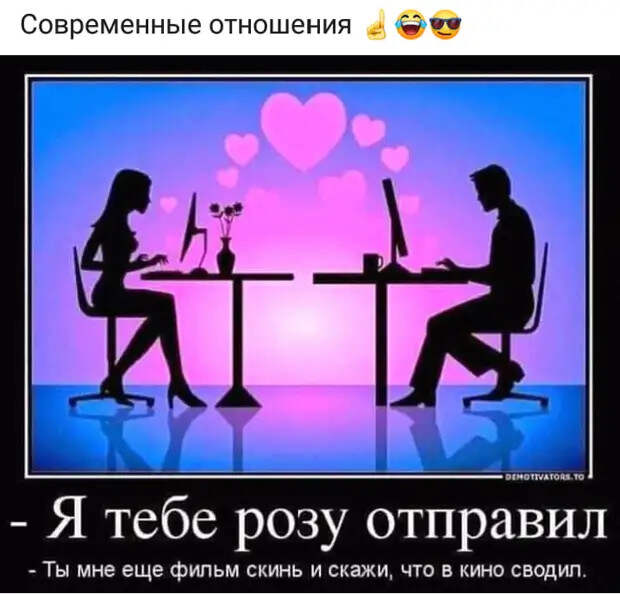 Разговор двух живописных бабуль.— Интересно узнать кто этот импозантный мужчина...