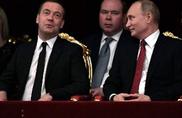 Почему Путину не стоит сейчас увольнять Медведева
