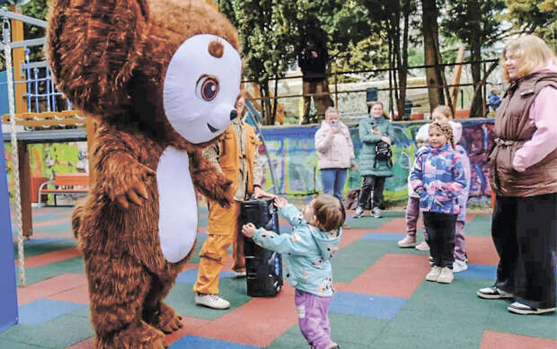 В Большой Ялте обустраивают детские площадки