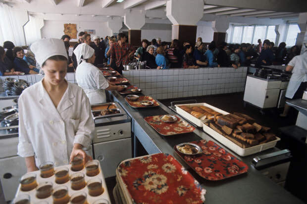 Игнорирующим обед работникам пригрозили последствиями