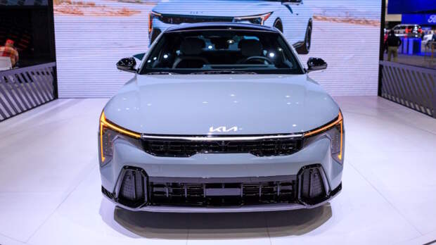 В семействе Kia K4 появился бензиновый и гибридный универсал