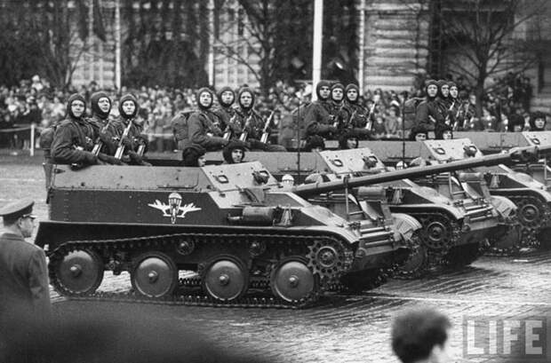 Как проходили майские праздники в Москве в 1958 году (24 фото)