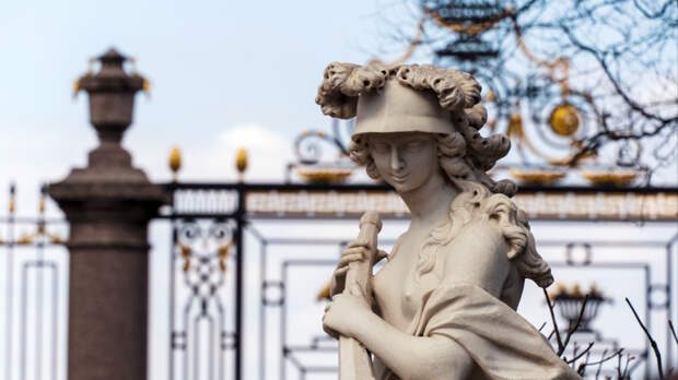 Скульптуры открыли после зимовки в Летнем саду Петербурга