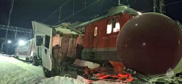 Пассажирский поезд «Ульяновск – Москва» столкнулся с бензовозом