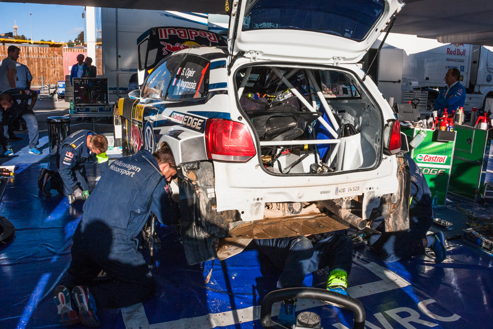 Как механики WRC собирают из одной раллийной машины другую за 75 минут. Фото 4