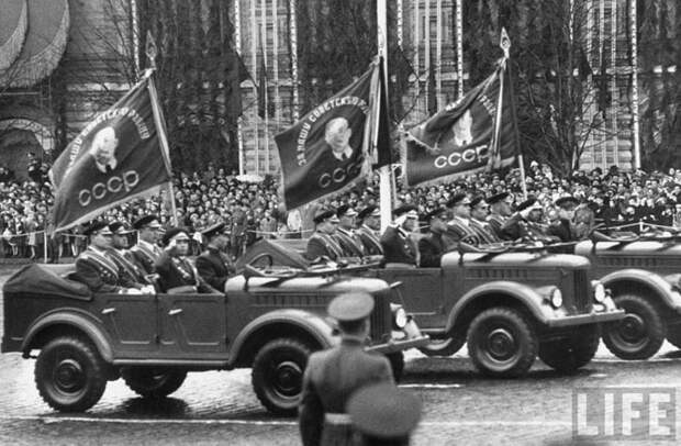 Как проходили майские праздники в Москве в 1958 году (24 фото)