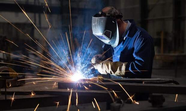 «Сварщик теперь получает больше айтишника»: IT-специалисты в России массово становятся безработными