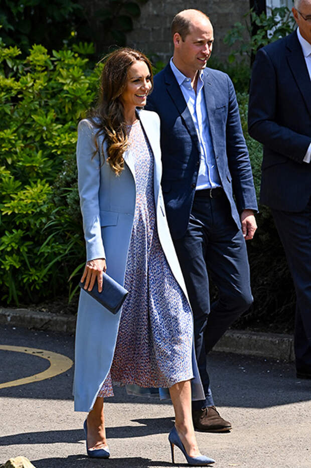 Кейт Миддлтон и принц Уильям во время визита в Кембриджшир