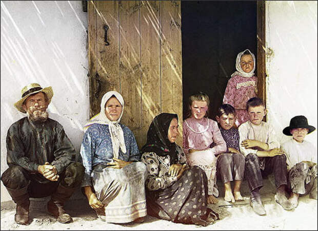 семья переселенцев.jpg Бабьи стоны