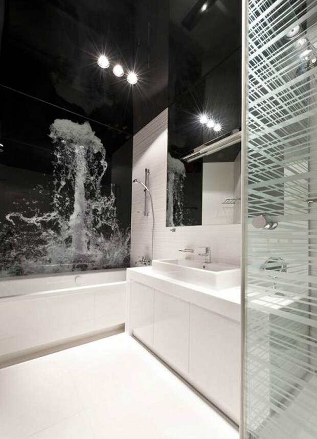 Принт на стене в ванной комнате станет просто лучшим вариантом для создания невероятного интерьера.
