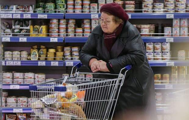 Бедным россиянам хотят давать деньги на покупку продуктов Бедным россиянам хотят давать деньги на покупку продуктов