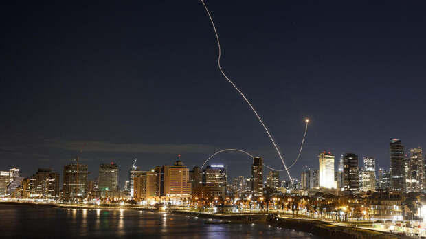 КСИР атаковал ракетами аэропорт Бен-Гурион и здание минобороны Израиля