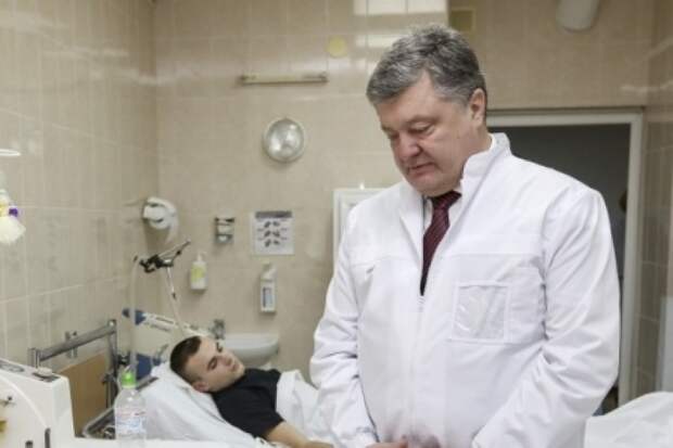 Главврач нации: Порошенко рассказал, как делал уколы вместо жены-медика