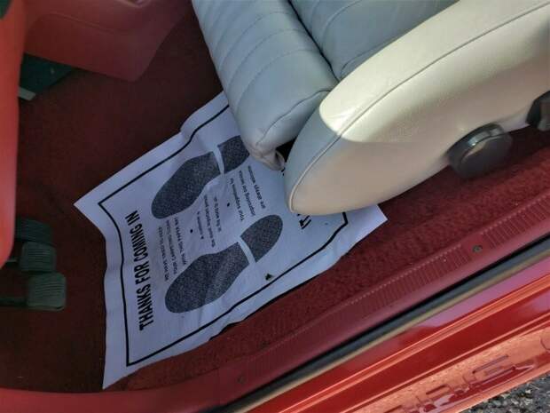 30-летний кабриолет Ford Mustang продают по цене нового автомобиля