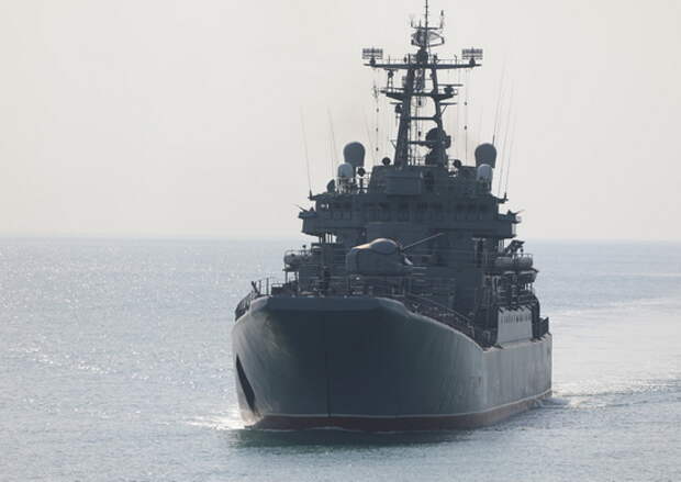 Более 40 кораблей и катеров Черноморского флота приняли участие в масштабном учении на полигоне Опук в Крыму