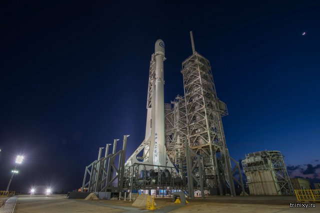 Falcon 9 вывел спутник-шпион на орбиту, а затем успешно приземлился (11 фото)