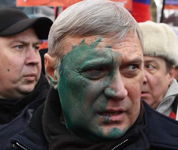Марш памяти Немцова возглавил облитый зеленкой Касьянов