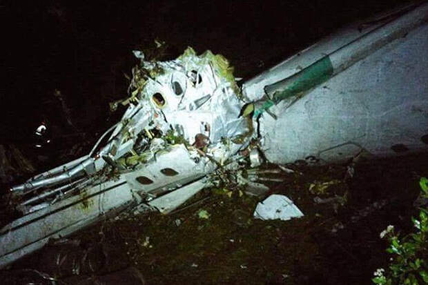 Фрагмент разбившегося самолета 