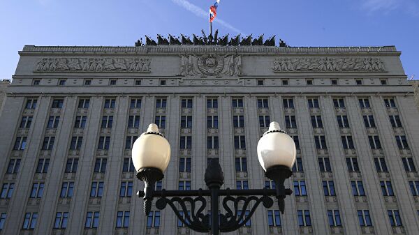 Флаг на здании министерства обороны РФ Флаг на здании министерства обороны РФ