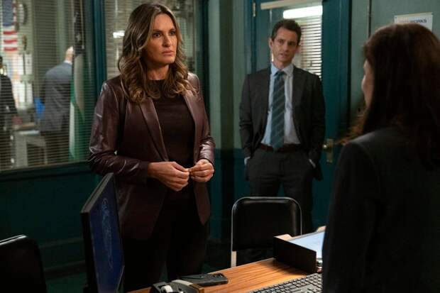 Benson confronts Brady on Law & Order Season 24 Episode 2