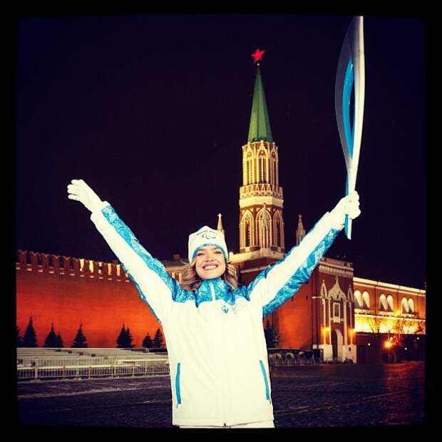 Водянова принимала участие в эстафете олимпийского огня «Сочи 2014»