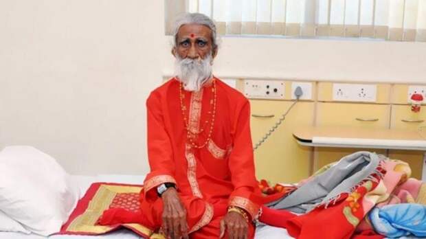 В Индии скончался йог, который не пил и не ел 80 лет