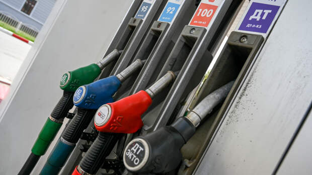 Аналитик Разуваев: фиксация цен на топливо обернется для Украины ростом черных рынков