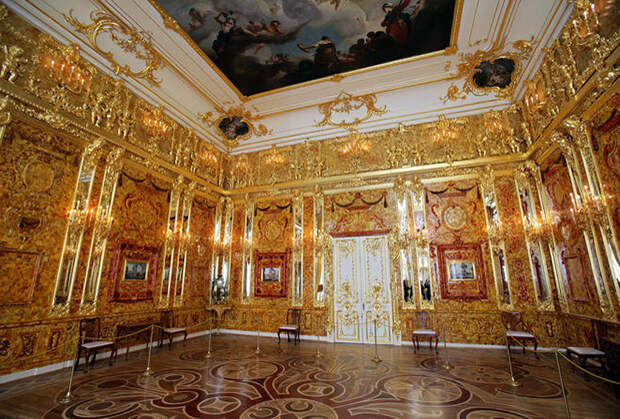 Зимний дворец был построен еще при Елизавете Петровне, но Екатерина II использовала его, когда жила в Санкт-Петербурге. 