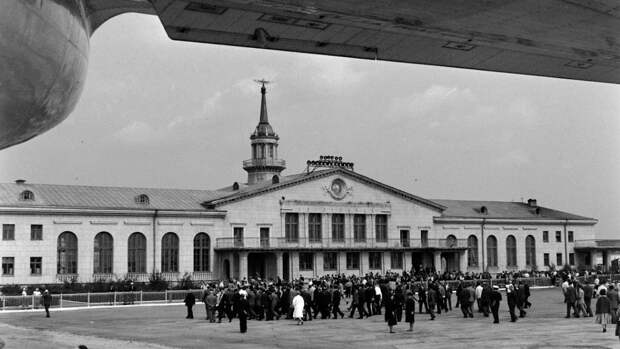 Ричард Никсон в аэропорту "Кольцово". 1959 год