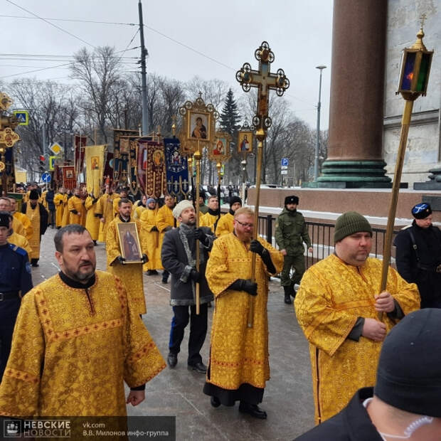 Вокруг Исаакия прошел крестный ход под предводительством Милонова