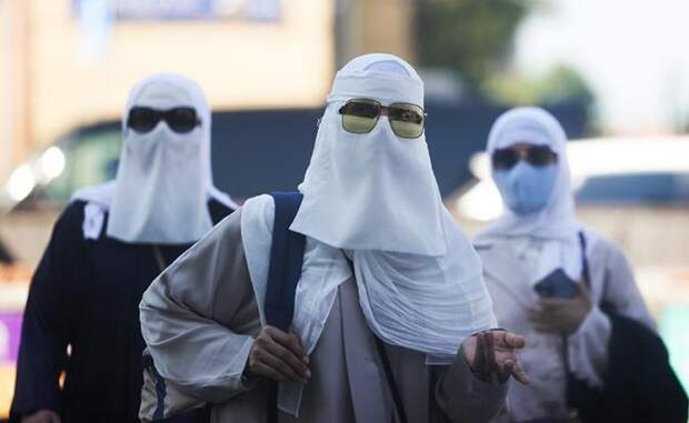 Каких мигрантов полюбит Россия? Радикалы в никабах и героический дворник Хайрулло — две стороны одной проблемы