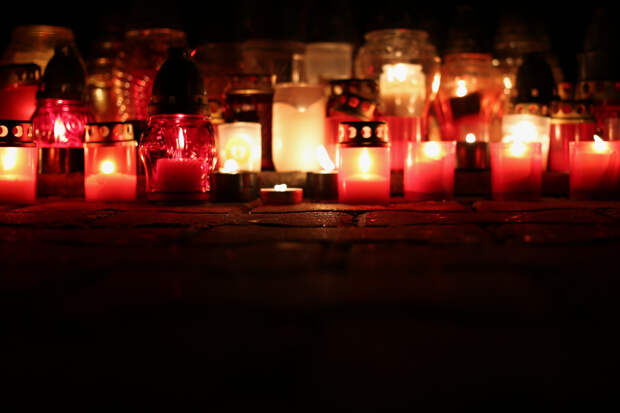 В Финляндии возникла проблема с загрязнением кладбищ светодиодными свечами