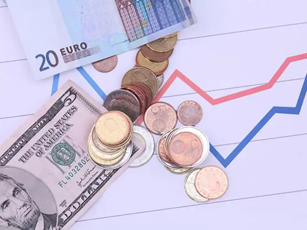 Курс евро упал до уровня июня 2020 года