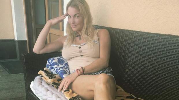 Волочкова пожаловалась на дочь и мать